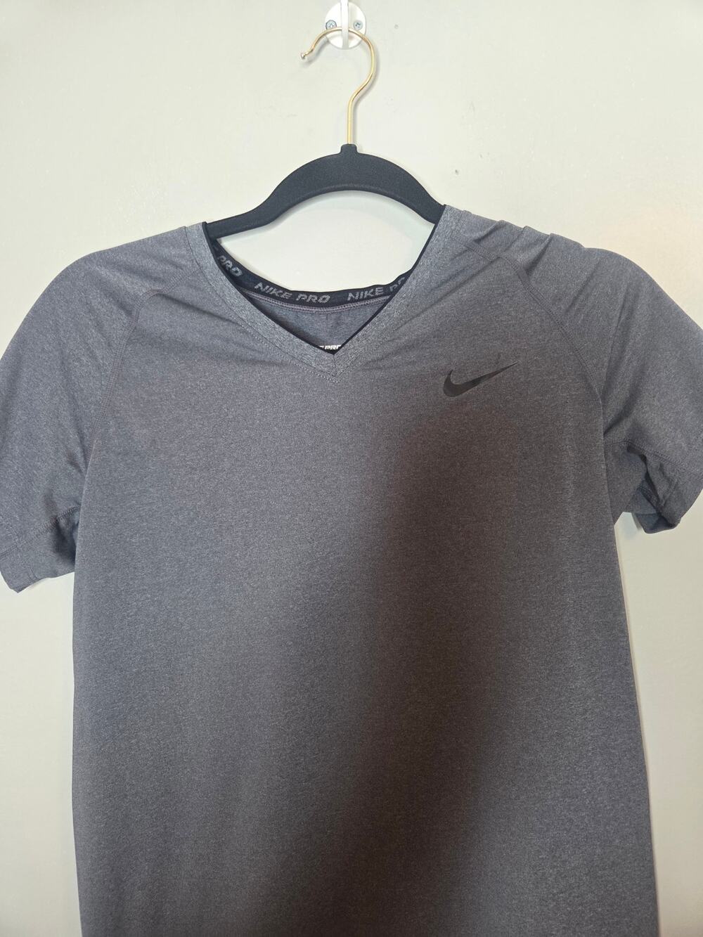 Nike Pro Womens Size Large Slate Gray V-Neck Short Sleeve Performance Shirt